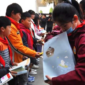 前進(jìn)村小學(xué)愛(ài)心書(shū)屋正式落成