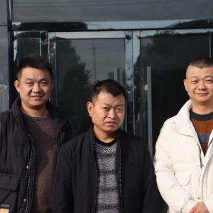 和睦兄弟三十年不分家，撐起父母晚年幸福生活——潁上縣謝橋鎮(zhèn)姜允紅三兄弟的故事